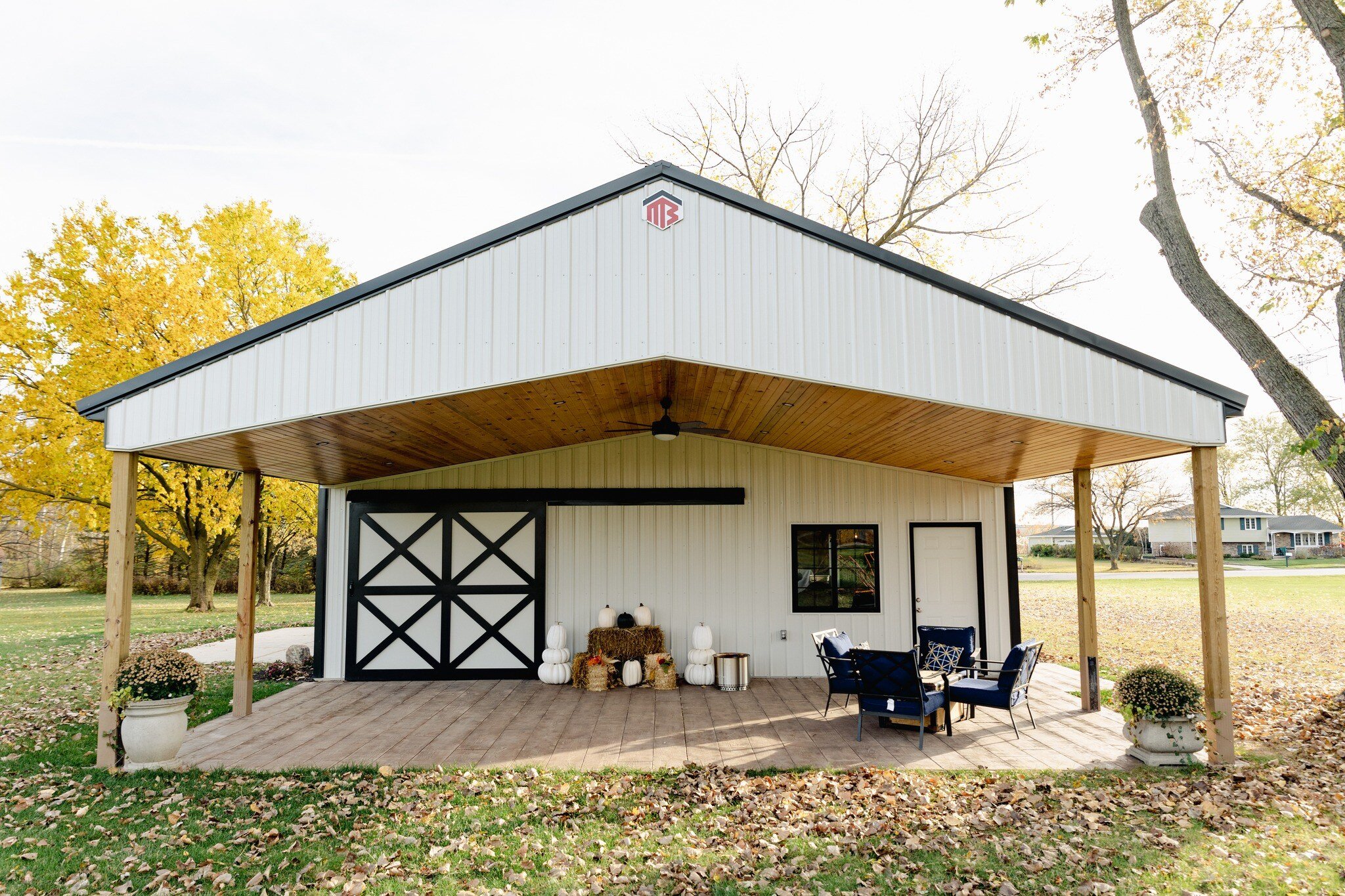 White Black Residential Garage Shop Milmar